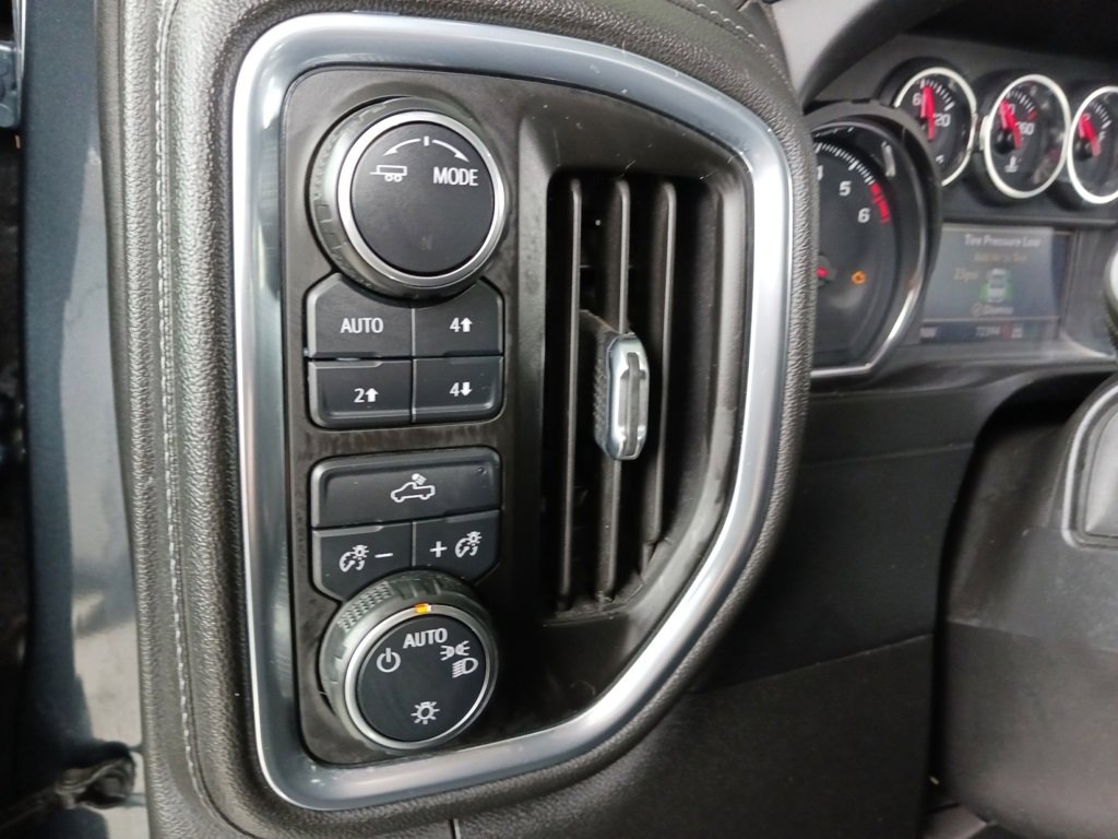 2021 Chevrolet Silverado LT photo 16
