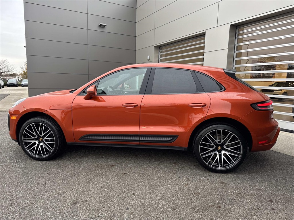 2024 Porsche Macan Base photo 4