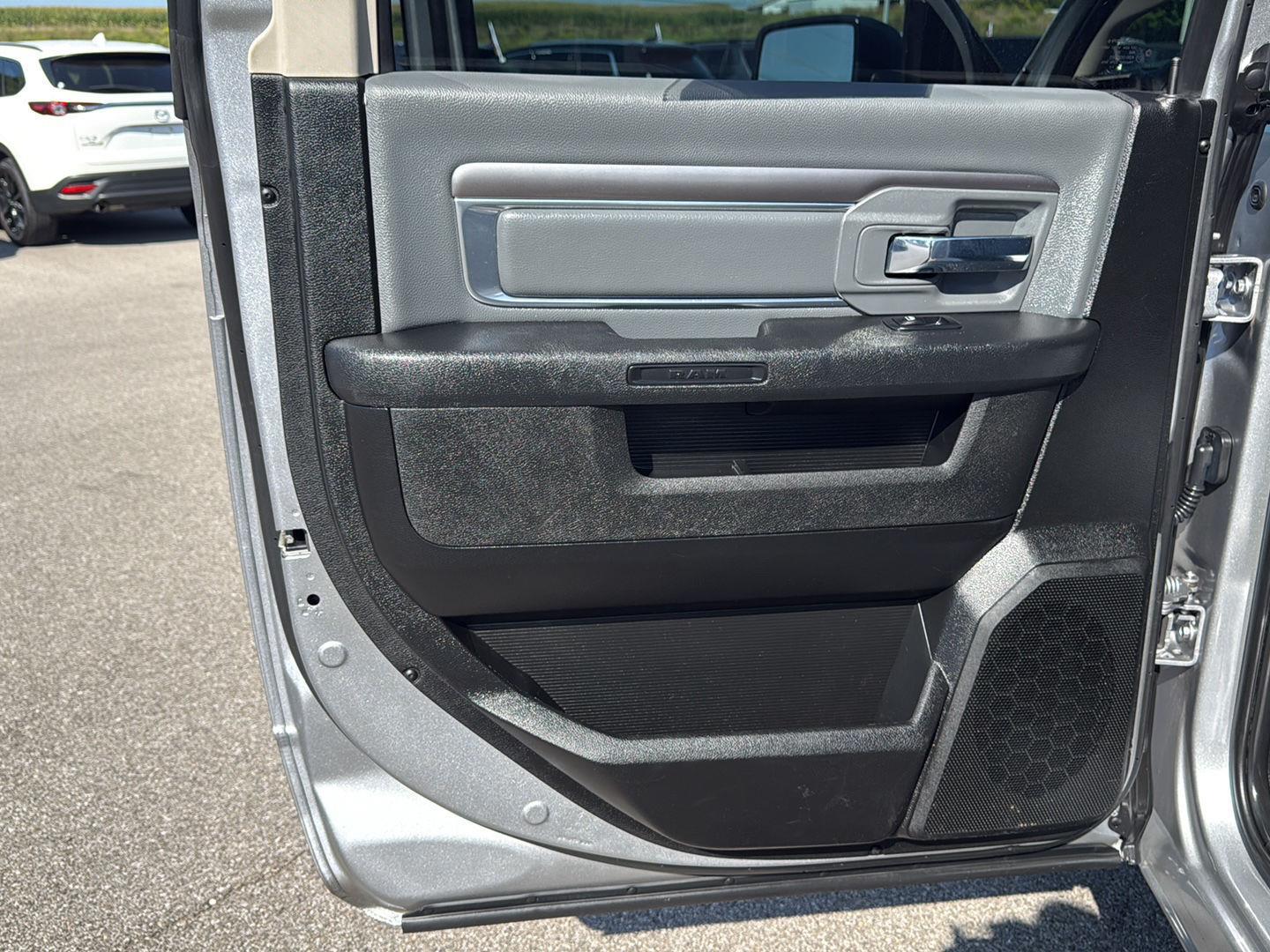 2021 Ram 1500 Classic SLT photo 30
