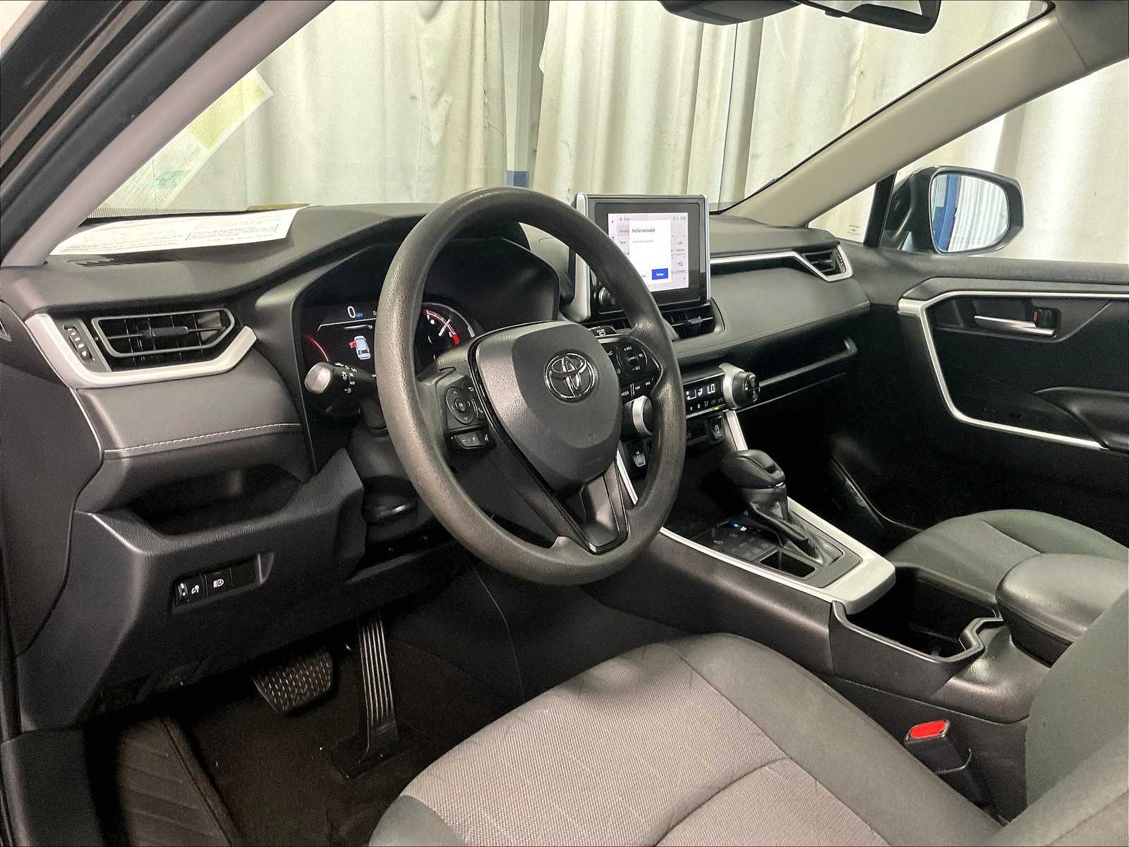 2023 Toyota RAV4 XLE photo 8