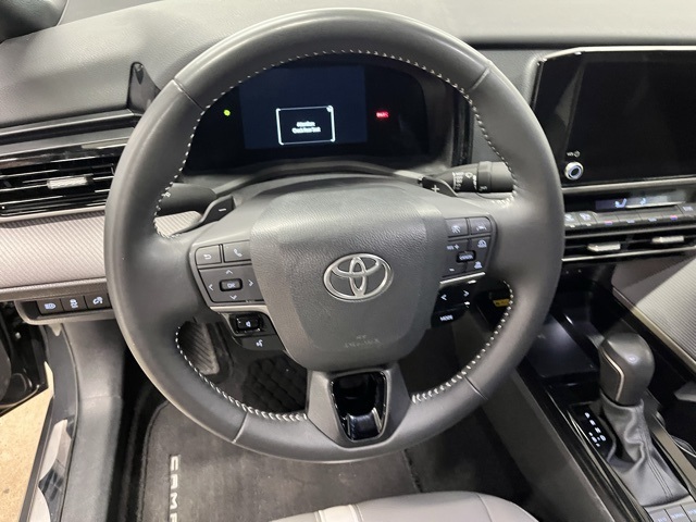 2025 Toyota Camry SE photo 14