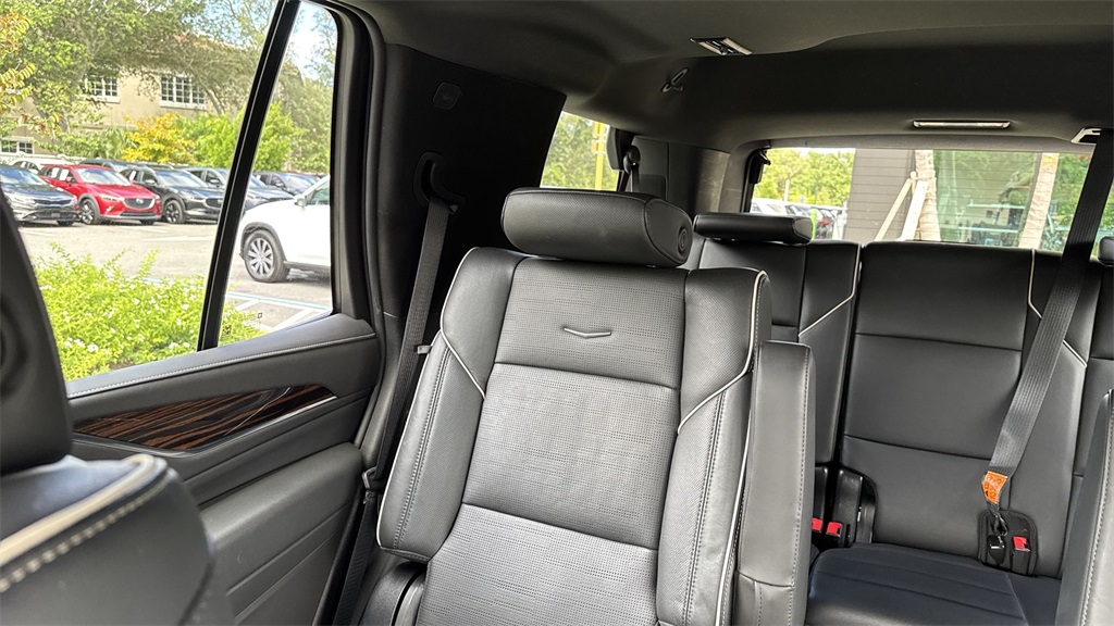 2023 Cadillac Escalade Premium Luxury photo 16