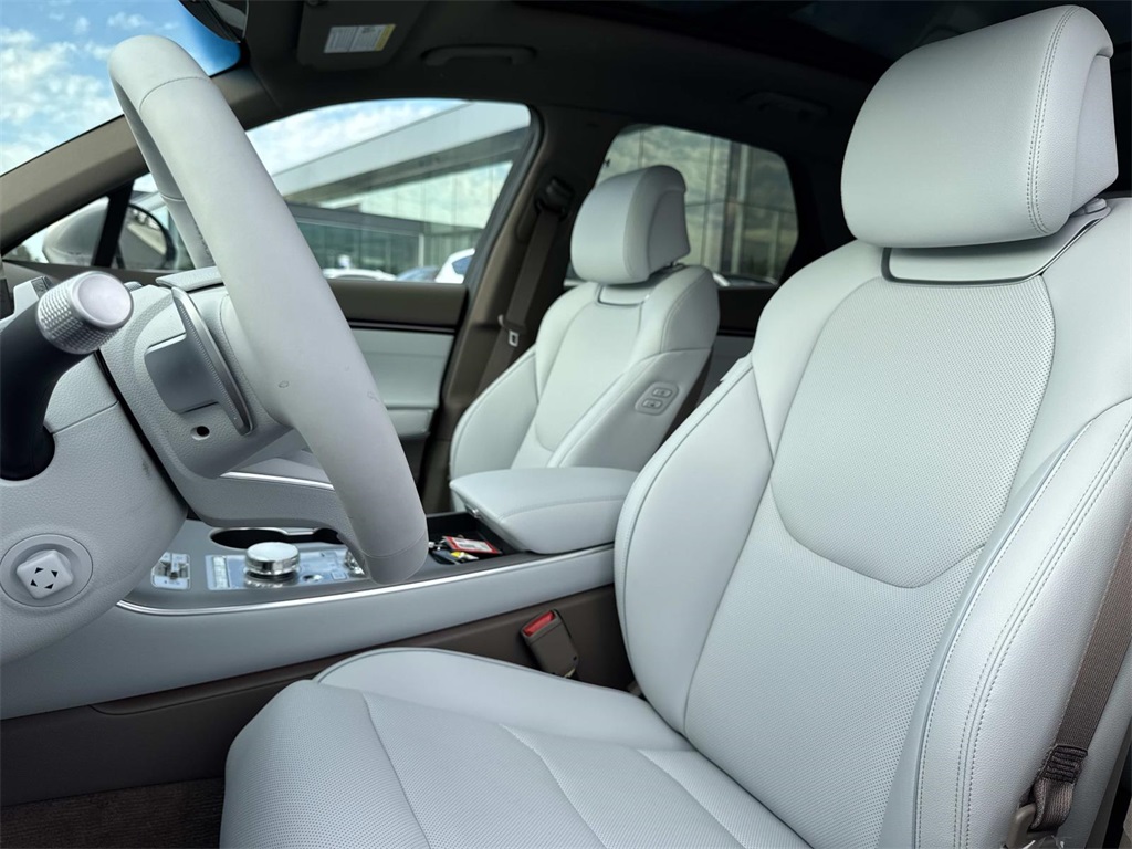 2026 Genesis GV70 2.5T Advanced photo 10