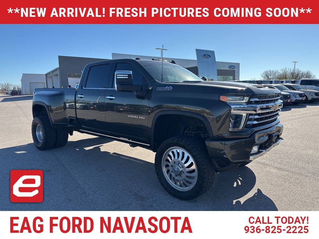 2022 Chevrolet Silverado 3500HD High Country's photo