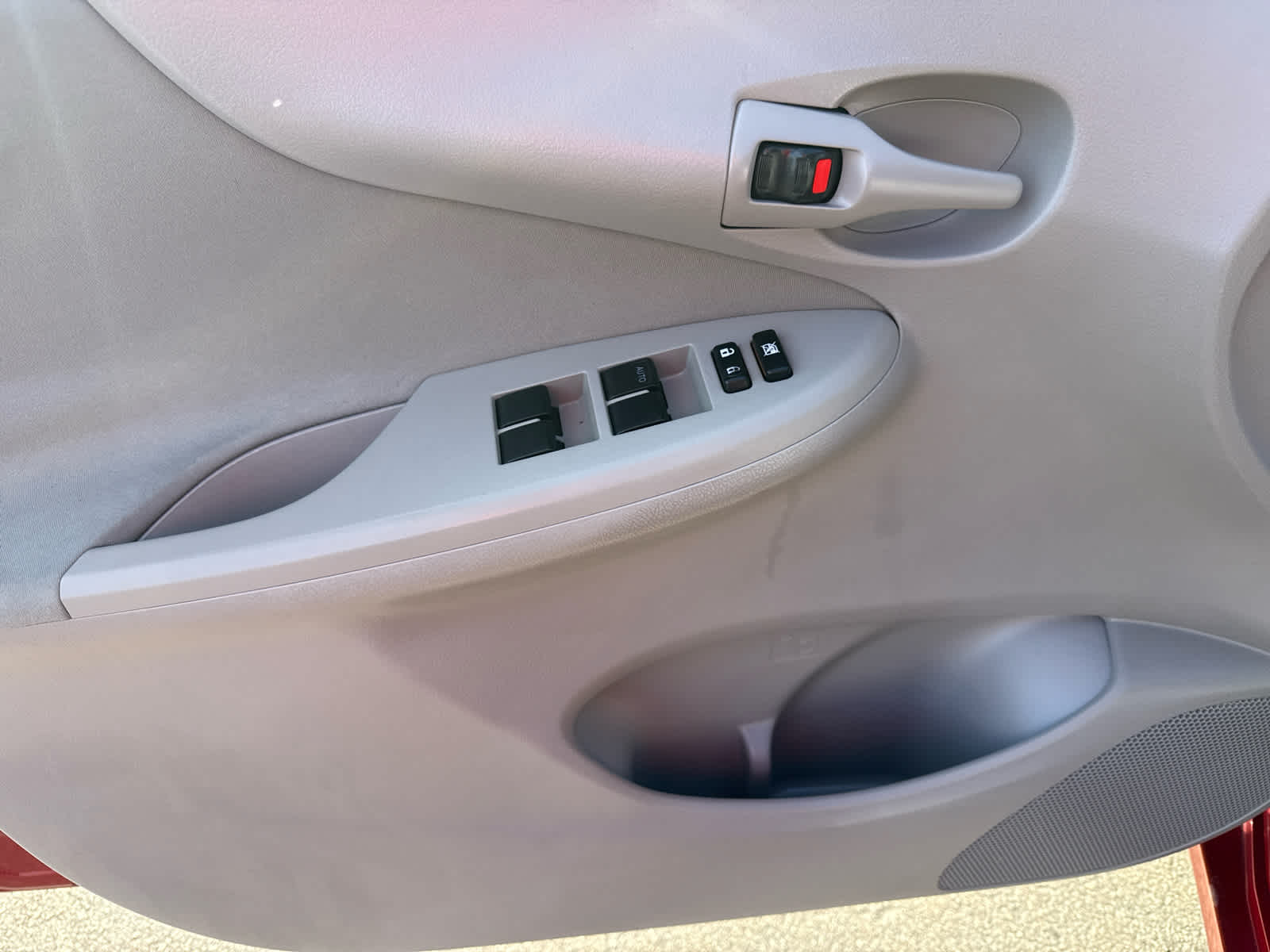 2009 Toyota Corolla LE photo 10