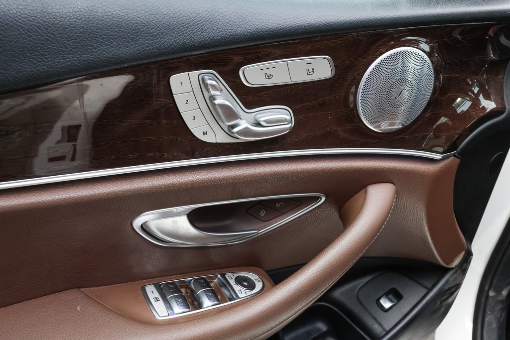 2019 Mercedes Benz E 300 photo 7