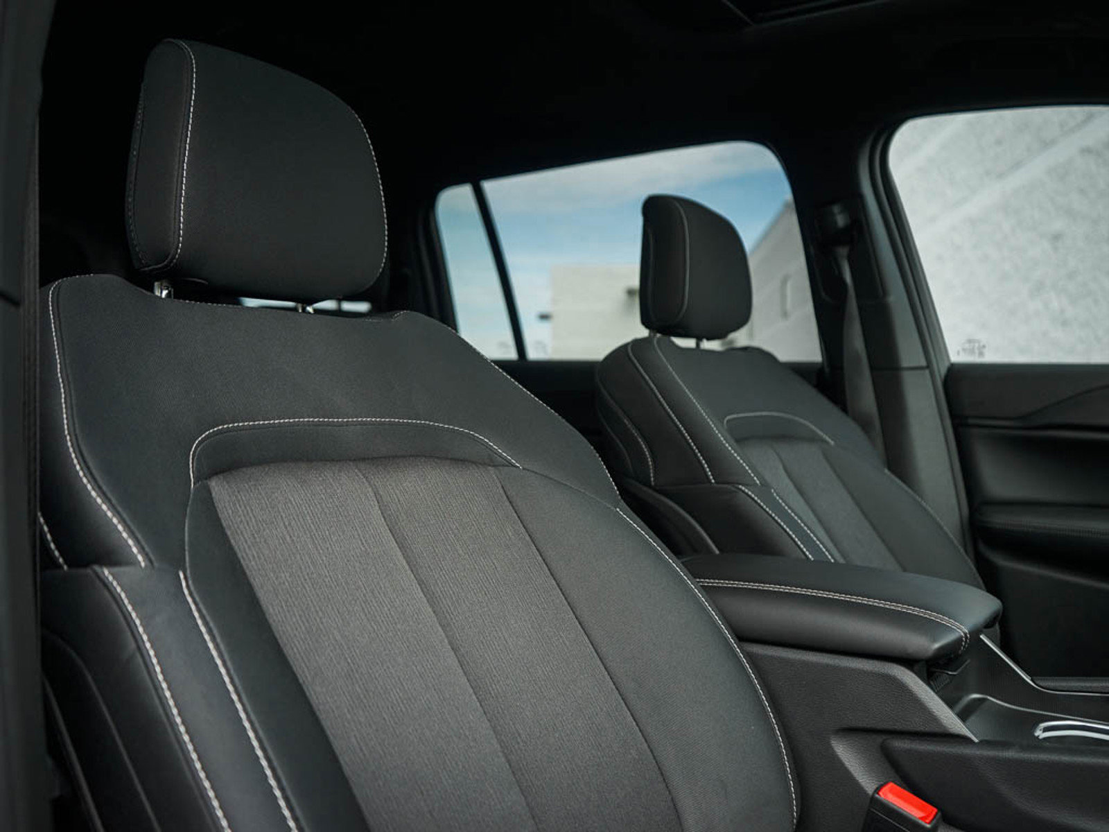 2025 Jeep Grand Cherokee Laredo photo 10
