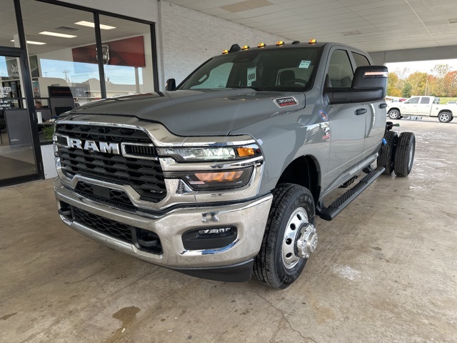 2026 Ram 3500 Tradesman photo 2