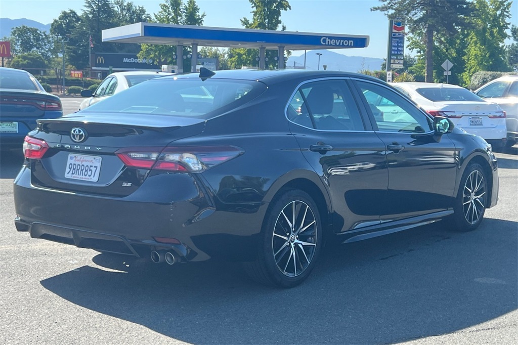 2022 Toyota Camry SE photo 9