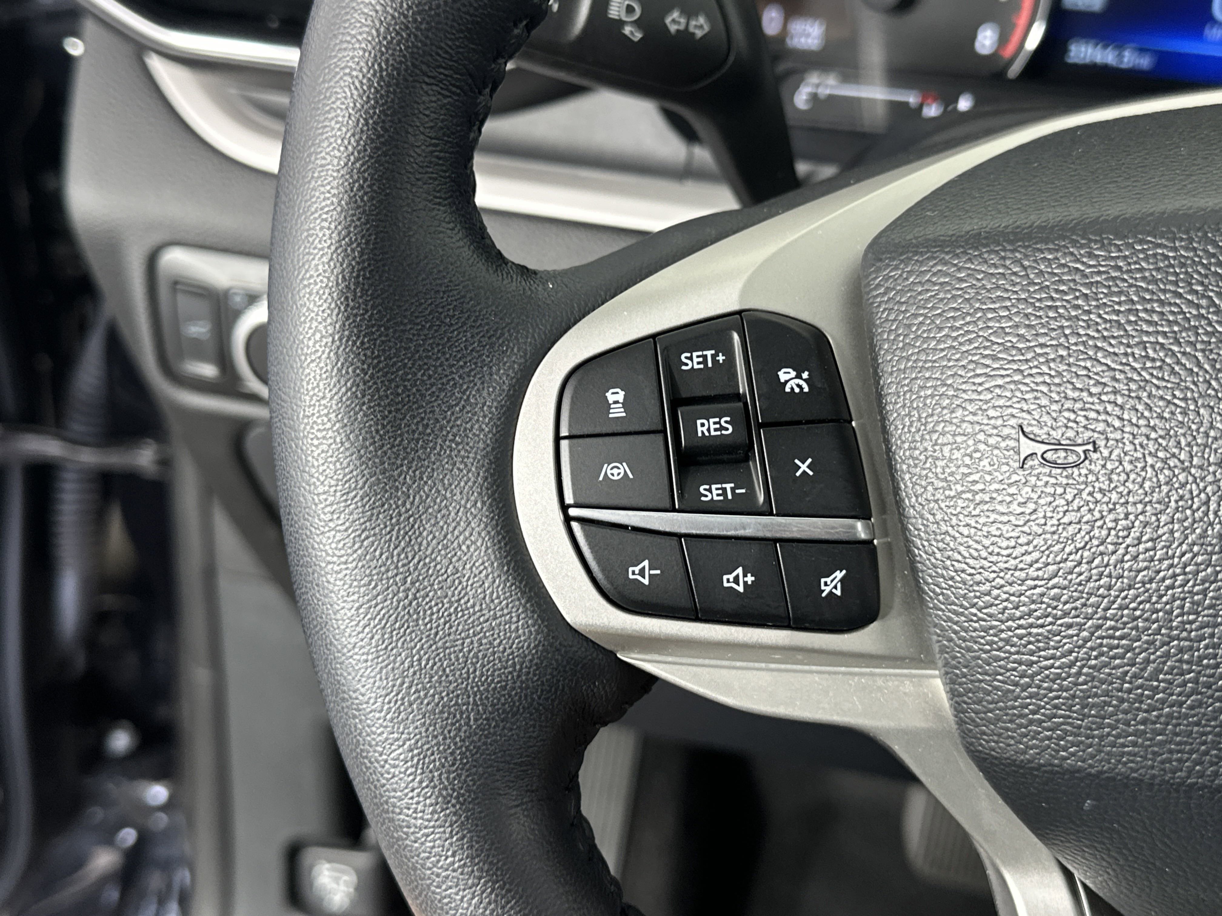 2023 Ford Explorer XLT Sport photo 18
