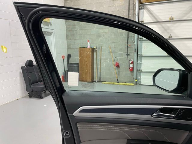 2023 Volkswagen Atlas V6 SEL Premium R-Line photo 10