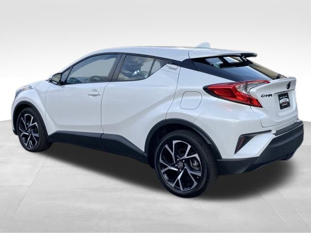 2022 Toyota C-HR XLE photo 4