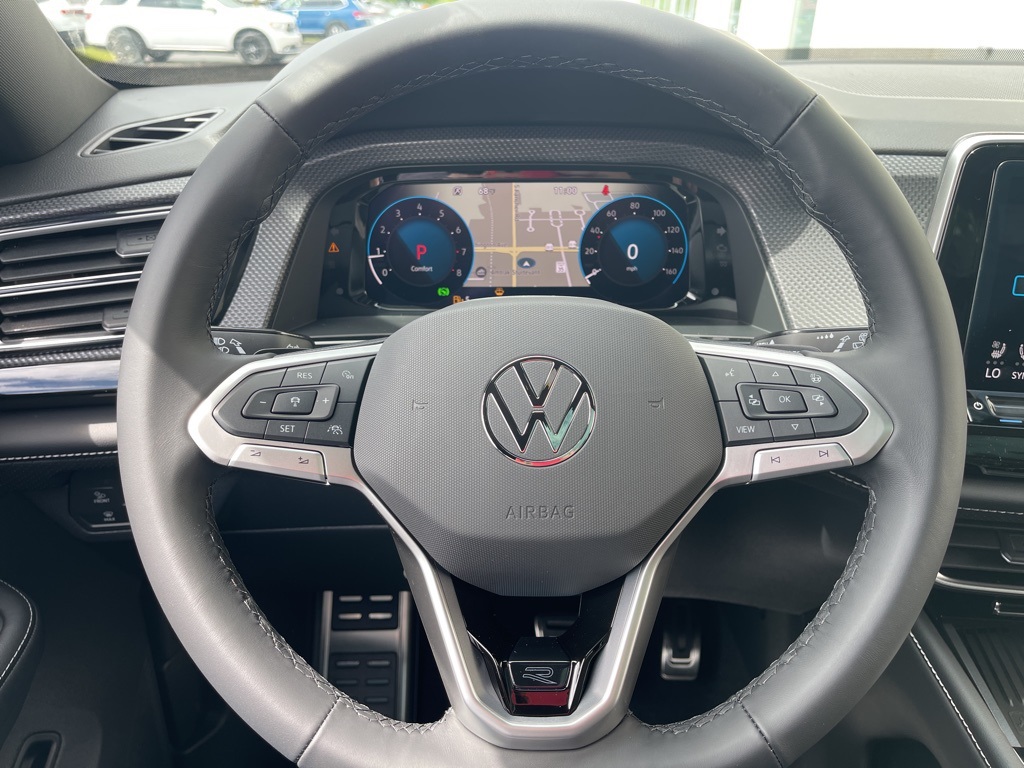 2025 Volkswagen Atlas Cross Sport SEL R-Line photo 11