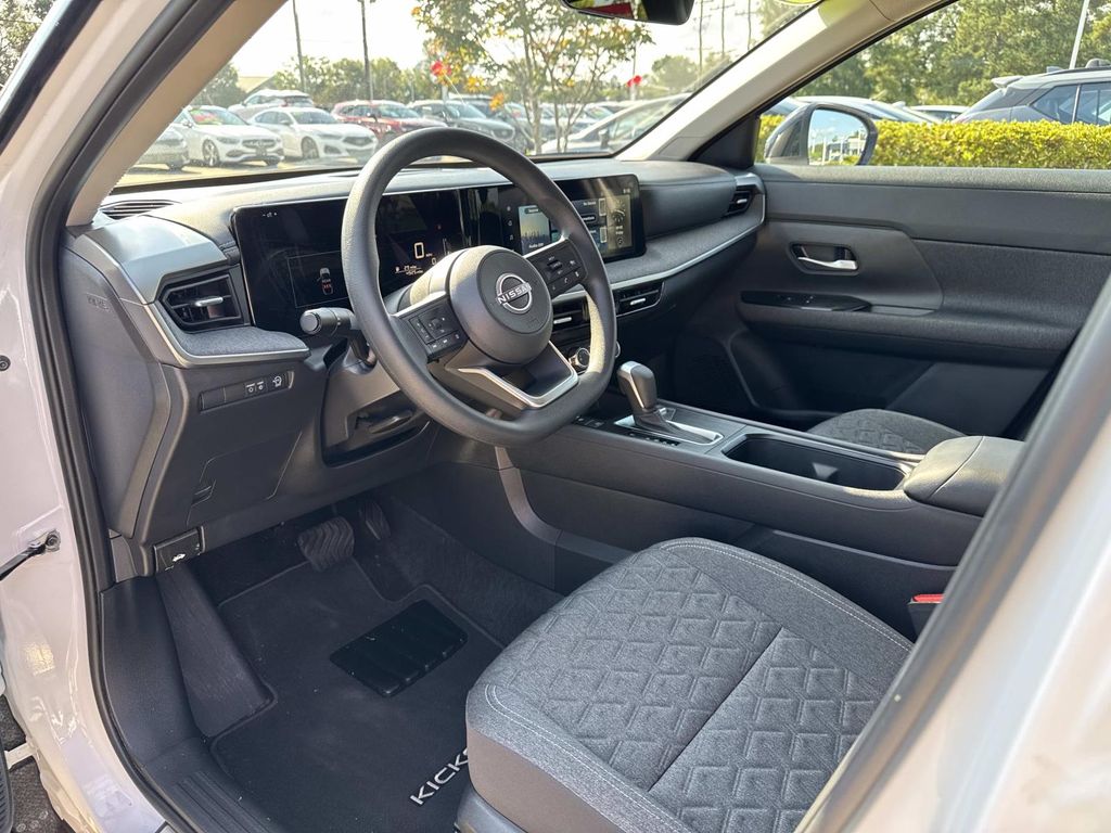 2025 Nissan Kicks SV photo 16