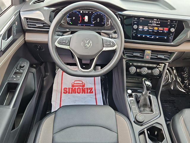 2022 Volkswagen Taos SEL photo 6