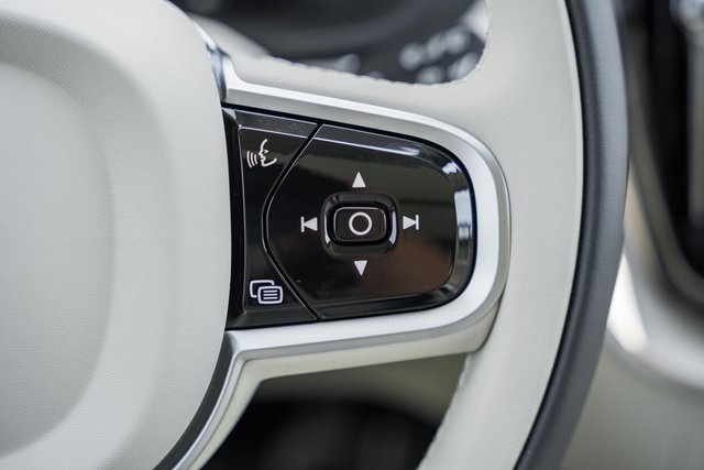 2026 Volvo XC60 Hybrid T8 photo 23