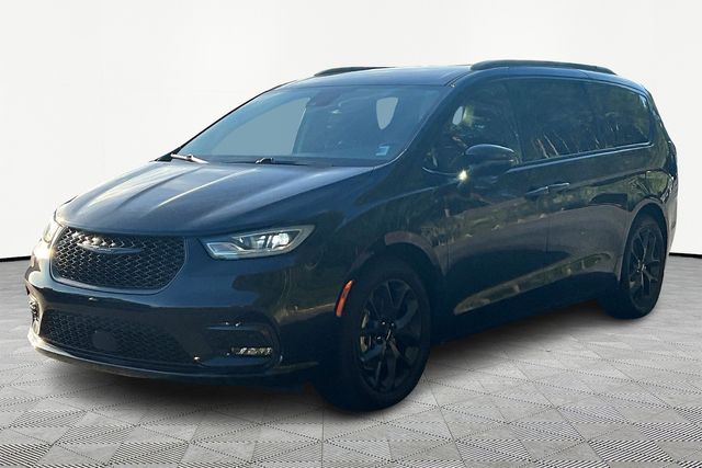 2022 Chrysler Pacifica Touring L photo 3