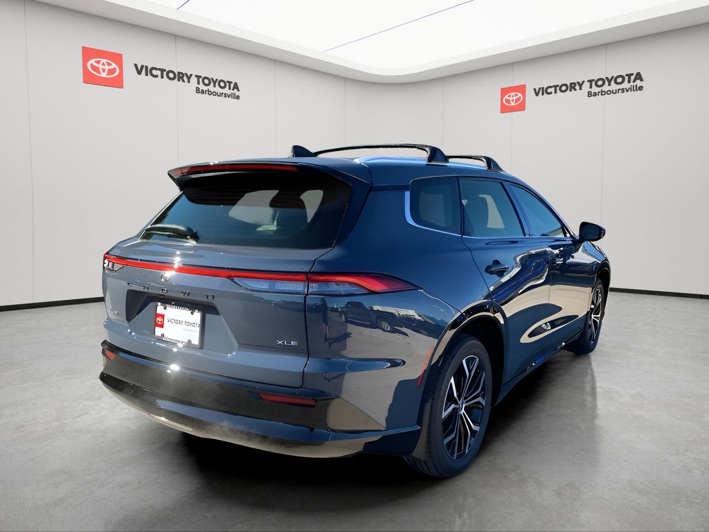 2025 Toyota Crown Signia XLE photo 3