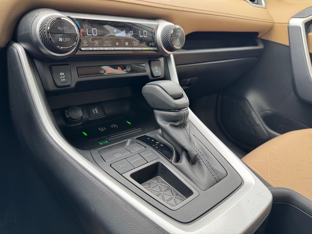 2025 Toyota RAV4 XLE photo 20