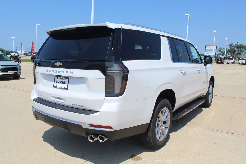 2025 Chevrolet Suburban Premier photo 3