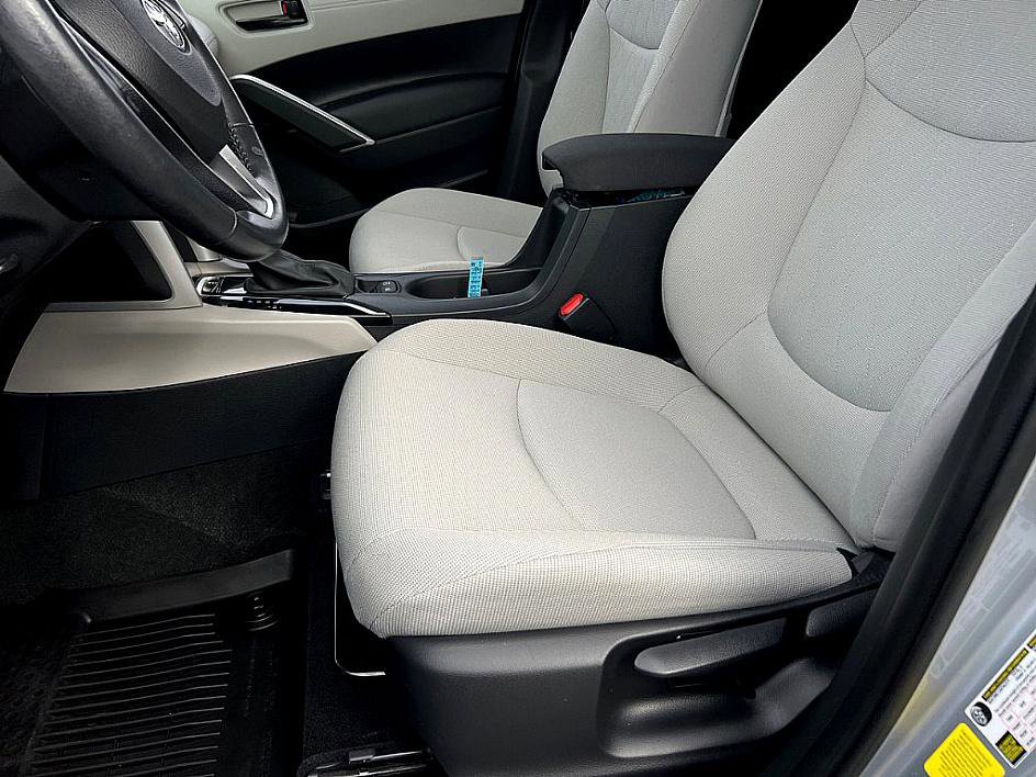 2023 Toyota Corolla Cross LE photo 7