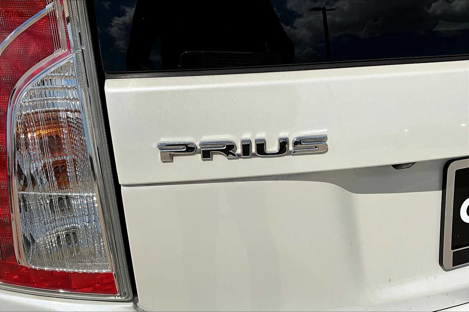 2014 Toyota Prius Two photo 9