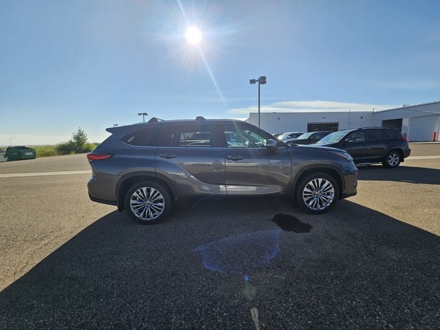 2021 Toyota Highlander Hybrid Platinum photo 3