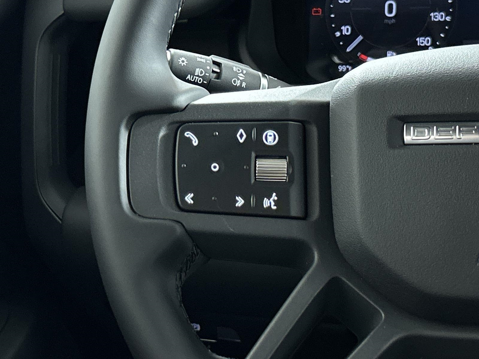 2025 Land Rover Defender 130 X-Dynamic SE photo 11