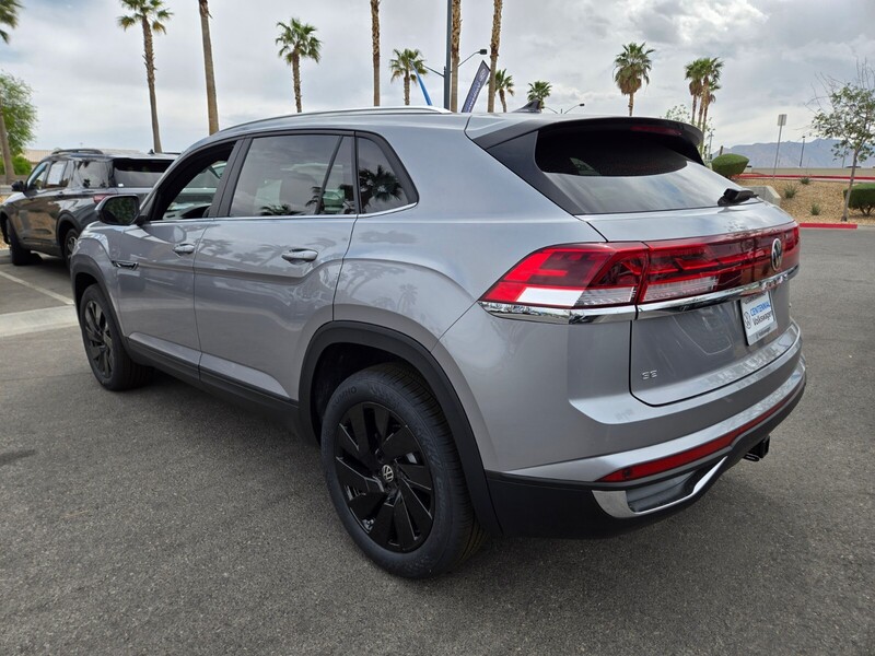2025 Volkswagen Atlas Cross Sport SE Technology photo 3