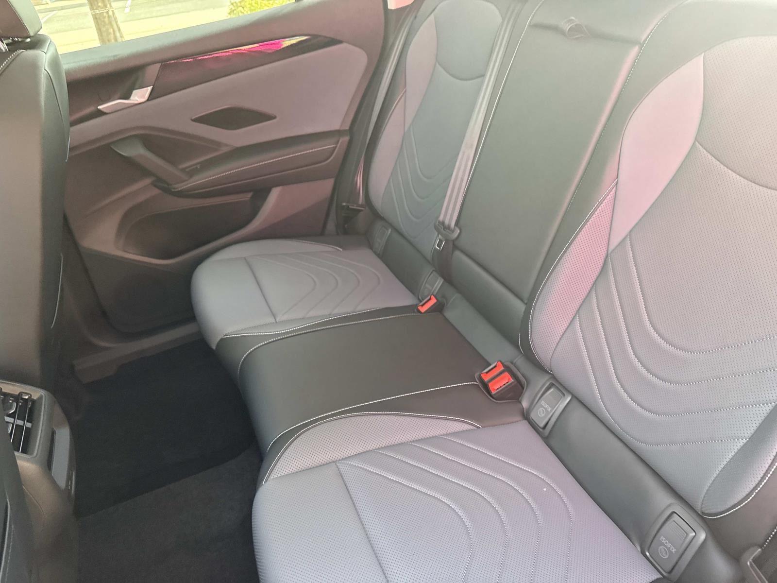 2025 Volkswagen Tiguan SE photo 4