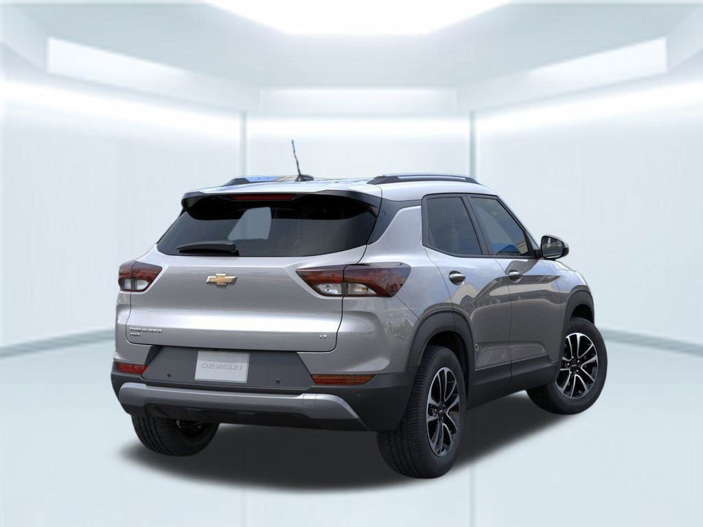 2025 Chevrolet Trailblazer LT photo 3