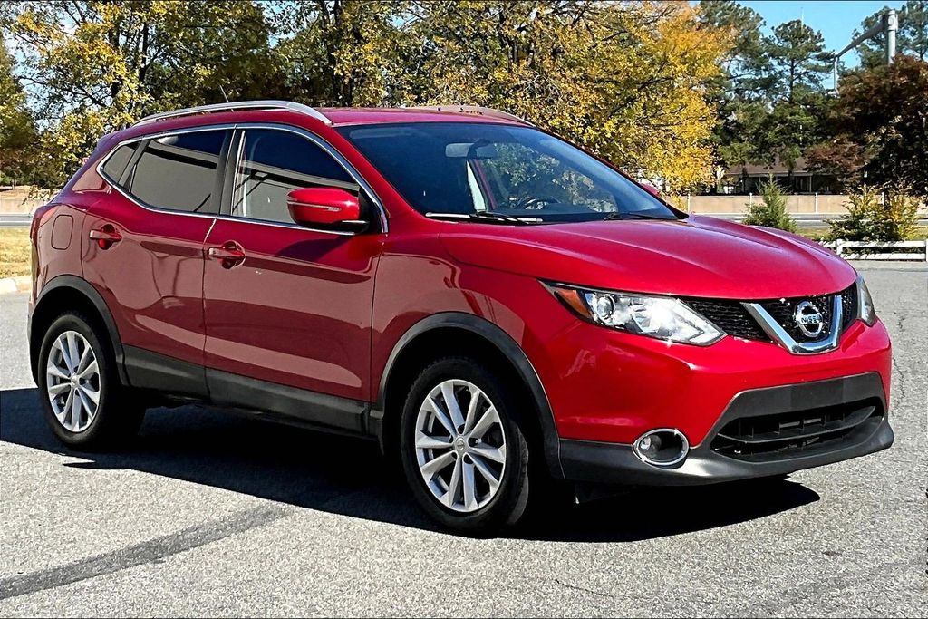 2017 Nissan Rogue Sport SV photo 2