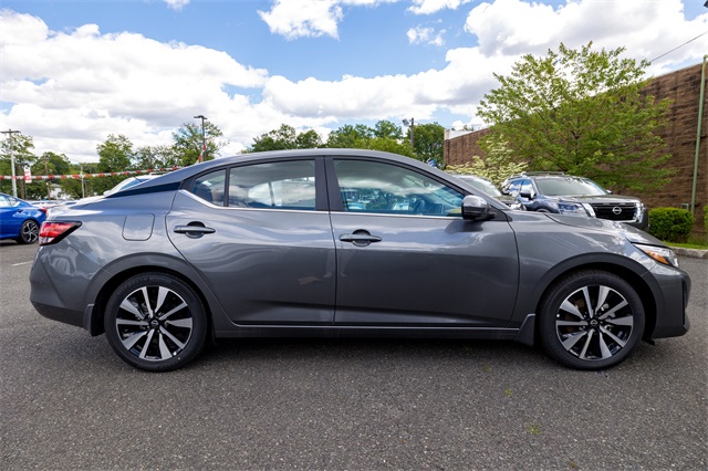 2025 Nissan Sentra SV photo 4