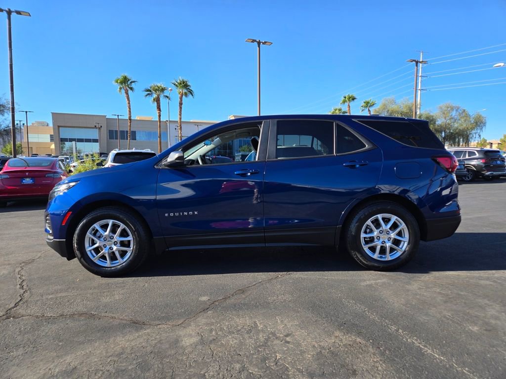 2022 Chevrolet Equinox LS photo 3
