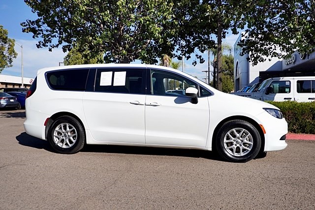 Used 2022 White Chrysler LX image 6