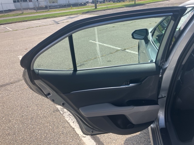 2020 Toyota Camry XLE photo 14
