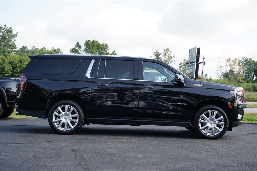 2021 Chevrolet Suburban High Country photo 2