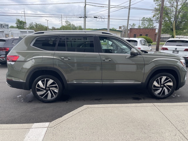 2025 Volkswagen Atlas SEL photo 7