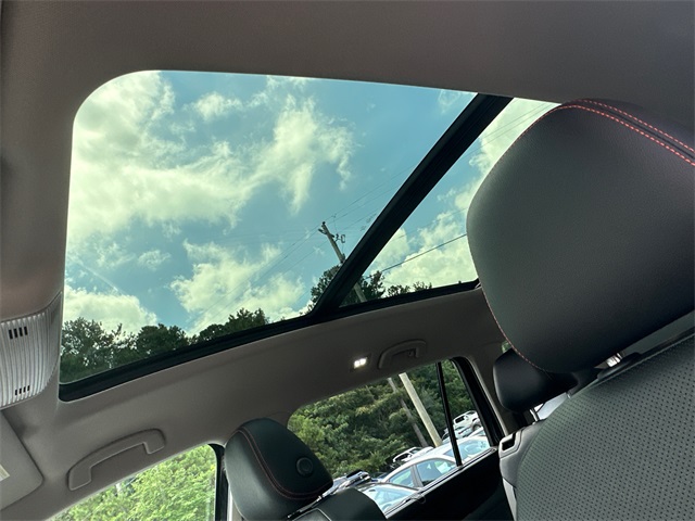2025 Volkswagen Atlas SE Technology Peak Edition photo 35