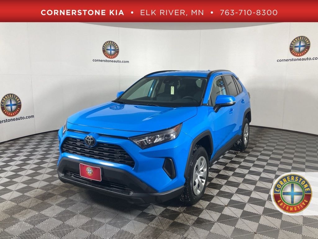 2021 Toyota RAV4 LE's photo