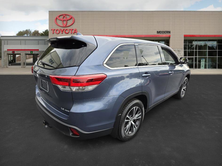 2019 Toyota Highlander LE Plus photo 3
