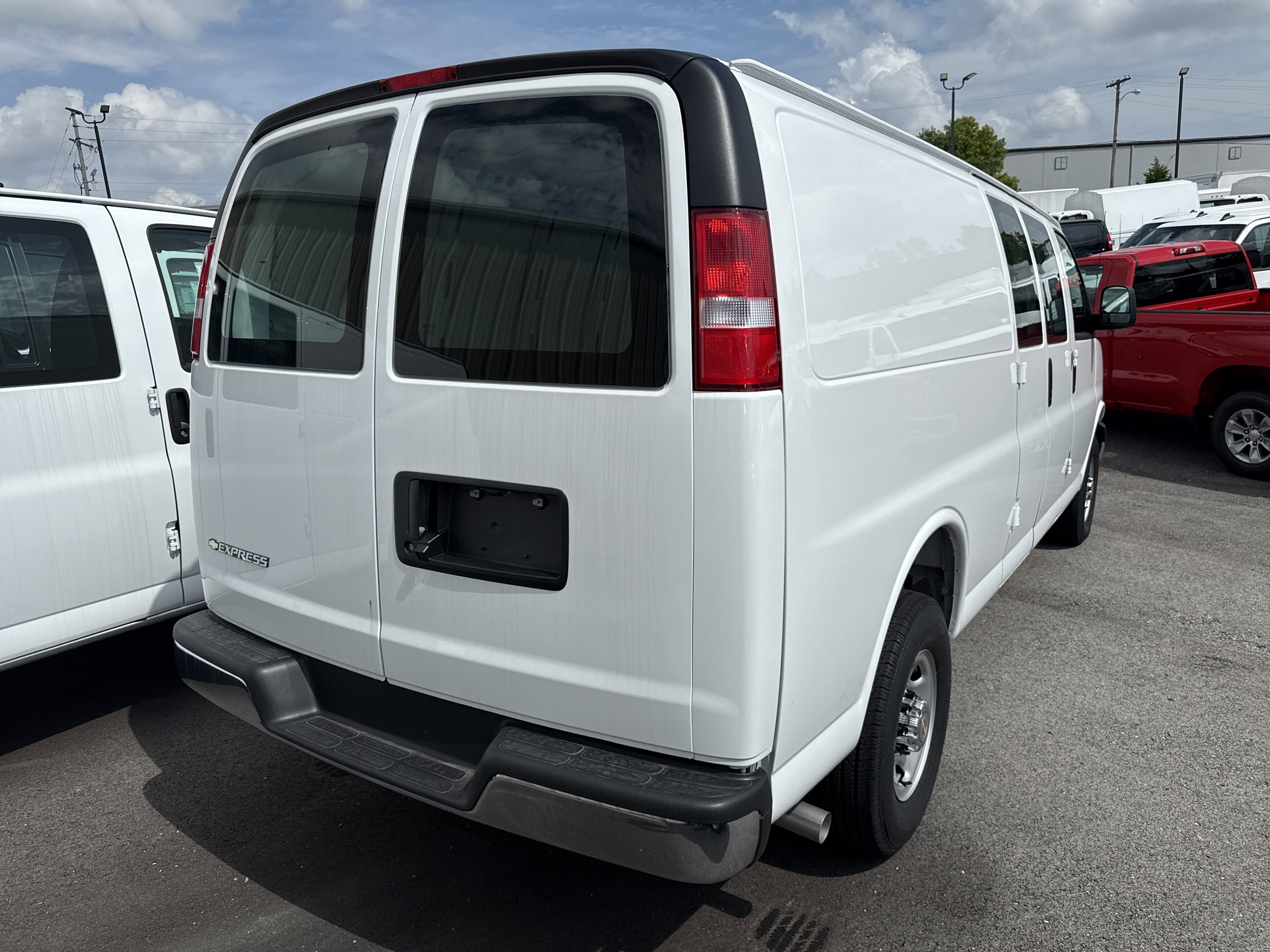 2025 Chevrolet Express Cargo 3500 photo 3