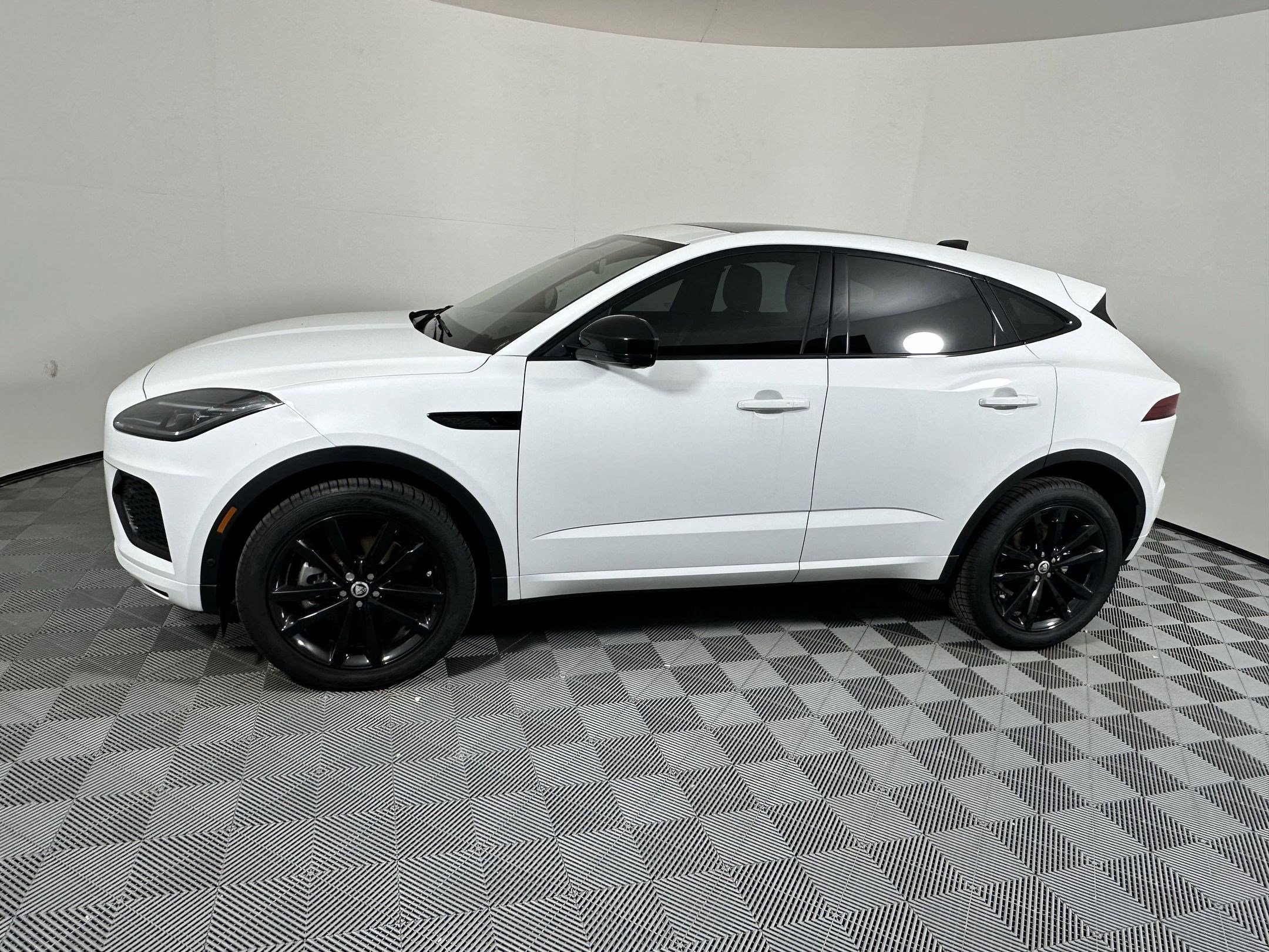 2024 Jaguar E-PACE P250 R-Dynamic SE photo 2