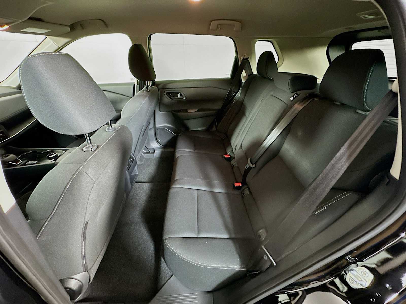 2025 Nissan Rogue S photo 21