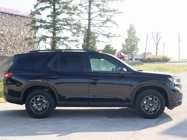 2025 Honda Pilot TrailSport photo 4