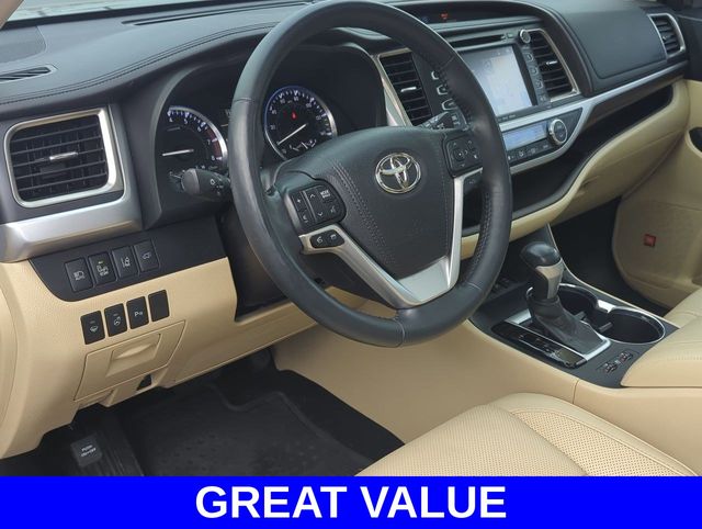 2016 Toyota Highlander Limited Platinum photo 2