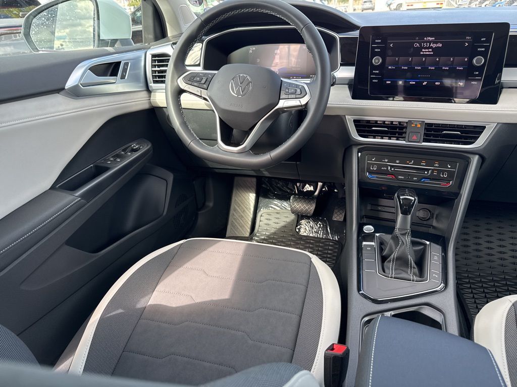 2025 Volkswagen Taos SE photo 13