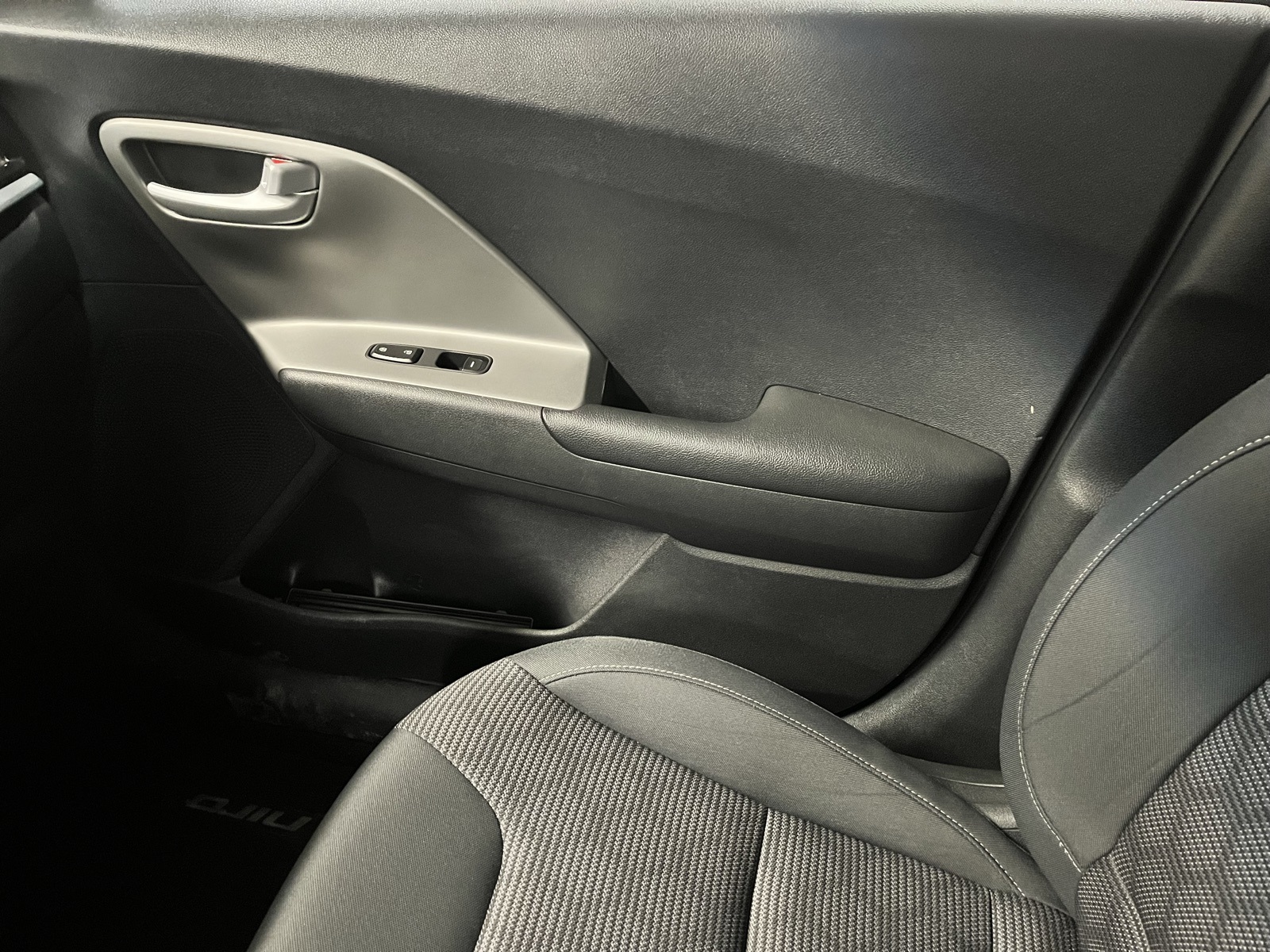 2021 Kia Niro LX photo 12