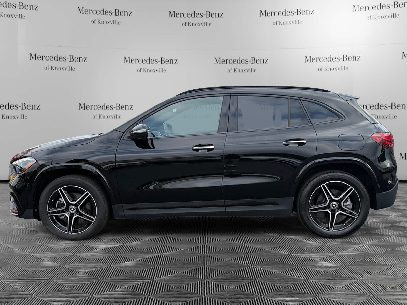 2024 Mercedes Benz GLA 250 4MATIC photo 2