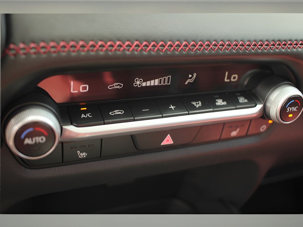 2025 Mazda CX-50 Premium photo 16